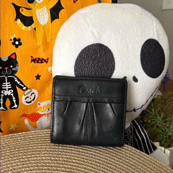 Coach Vintage Black Leather Compact Wallet - Picture 1 of 10